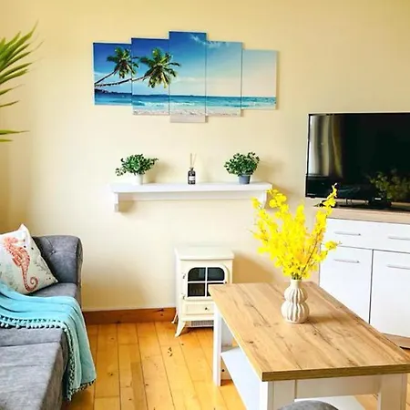 Summer Breeze - My Cosy & Warm In Youghal's Heart - Family Friendly - Long Term Price Cuts Villa *