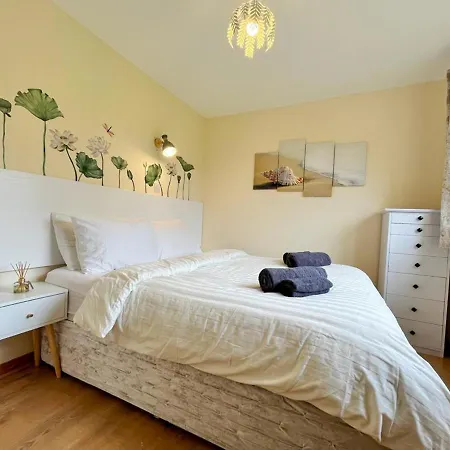 Summer Breeze - My Cosy & Warm In Youghal's Heart - Family Friendly - Long Term Price Cuts Villa *