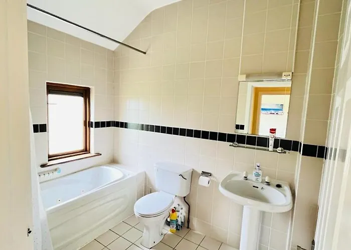 Summer Breeze - My Cosy & Warm In Youghal's Heart - Family Friendly - Long Term Price Cuts Villa