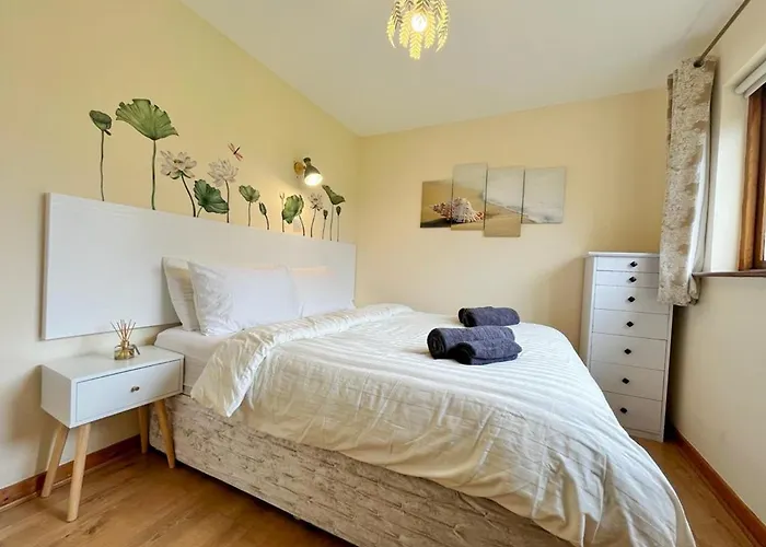 Summer Breeze - My Cosy & Warm In Youghal's Heart - Family Friendly - Long Term Price Cuts Villa *